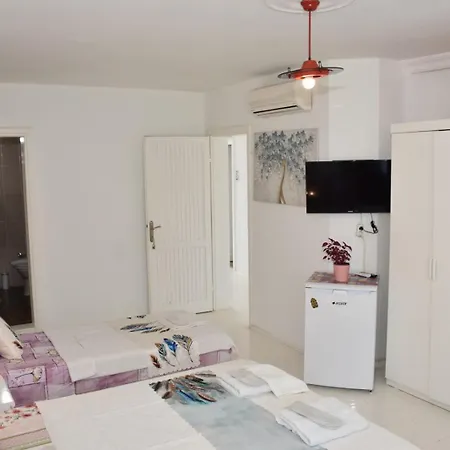Beyaz Alacati לינה וארוחת בוקר *