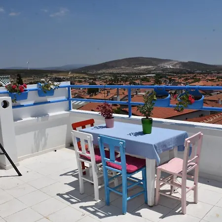 Beyaz Alacati Çeşme